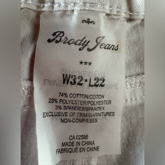 Women’s White Capris - Picture 3 of 4